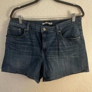 Levi’s Classic Denim Shorts in Medium Blue